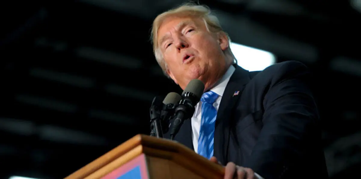 آلاف البريطانيين يطالبون بمنع دخول ترامب بعد إساءته للمسلمين