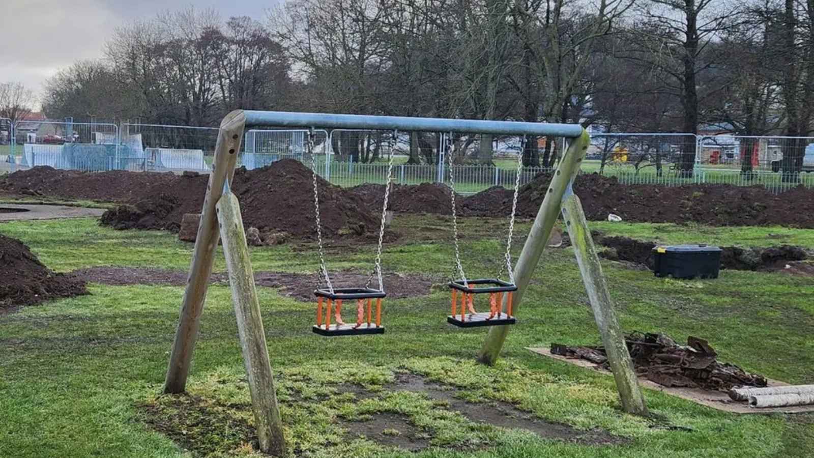 تحت ملعب للأطفال.. العثور على 150 قنبلة من الحرب العالمية الثانية