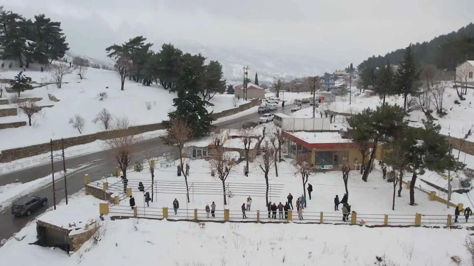 العراق يشهد موجة صقيع وثلوج غير مسبوقة (فيديو)