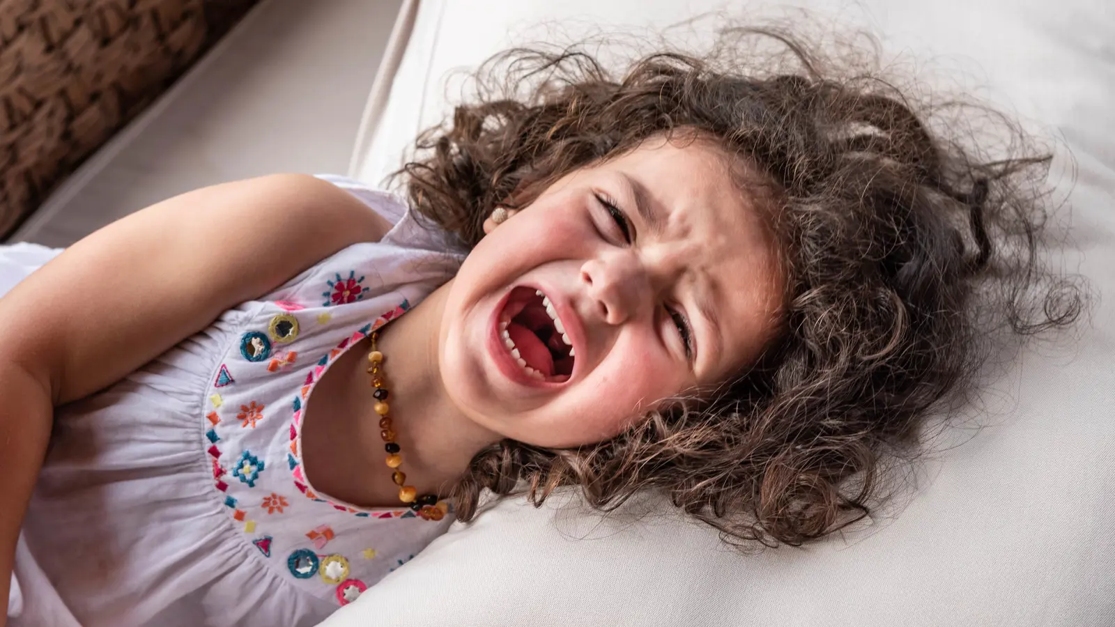 خطوات لتحويل تذمر الطفل إلى تواصل إيجابي