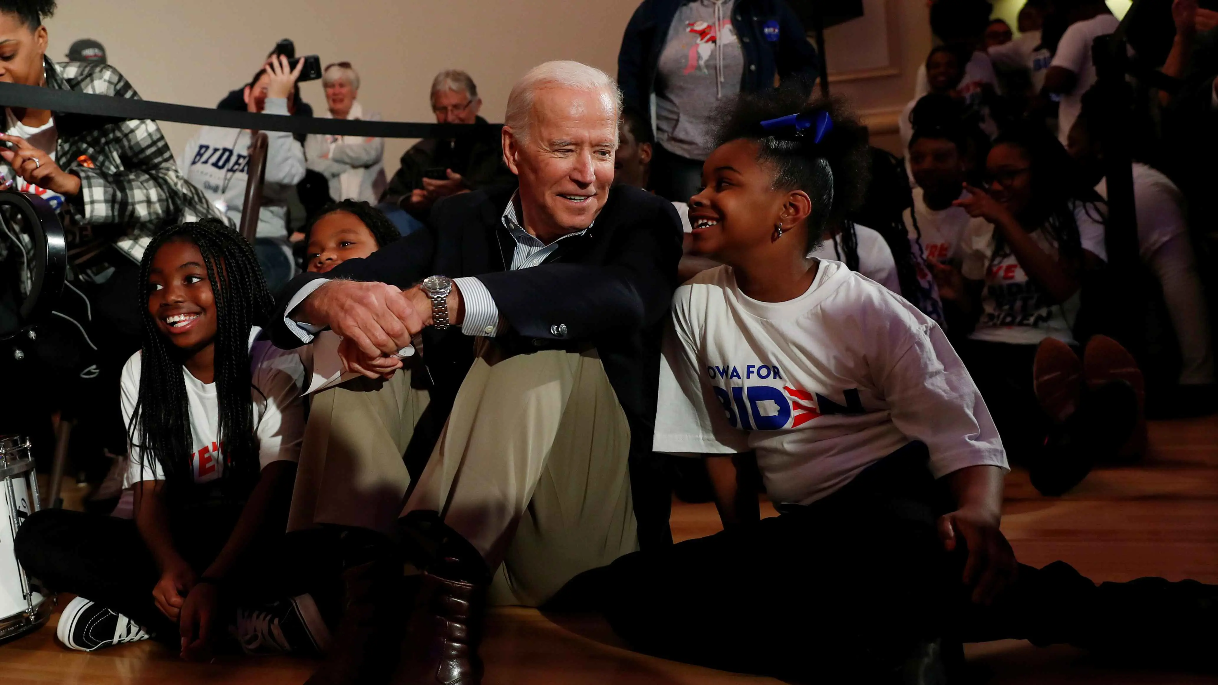 "غير مناسب كرئيس".. جمهوريون يطالبون بايدن بالتنحي