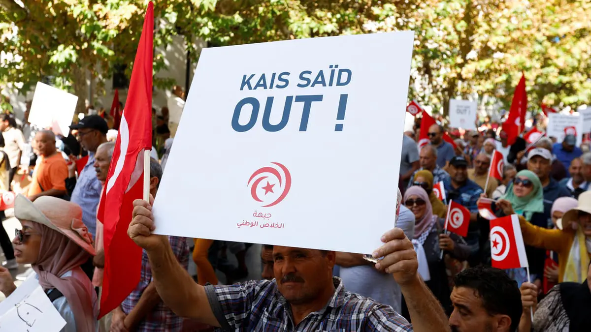تونس.. مسيرات "حزبية" تطالب برحيل قيس سعيد