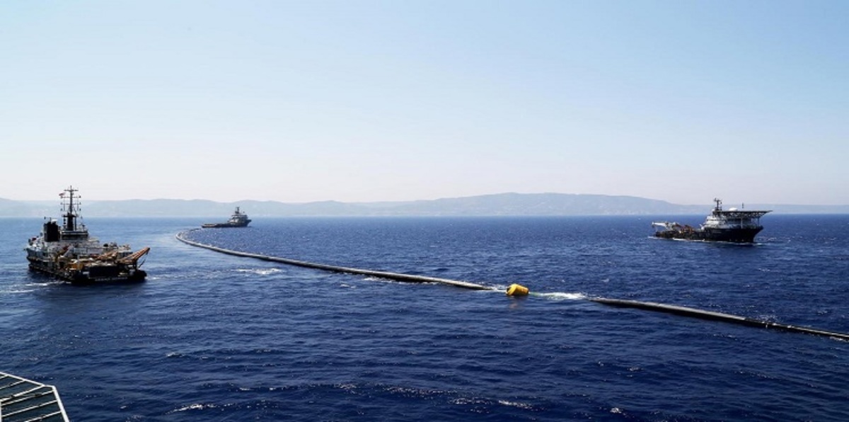 إيران: اتفقنا مع سلطنة عمان على تغيير مسار خط أنابيب غاز لتفادي مروره بالإمارات