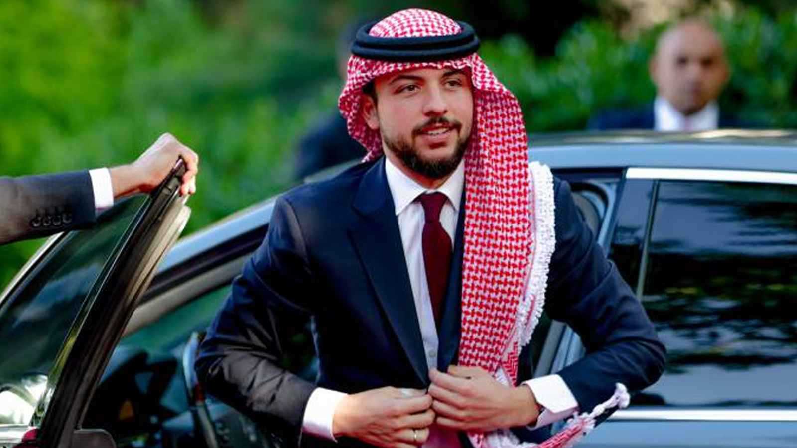 الأمير الحسين يبتسم لعبارة "أحبك وأحب أبوك".. ما القصة؟