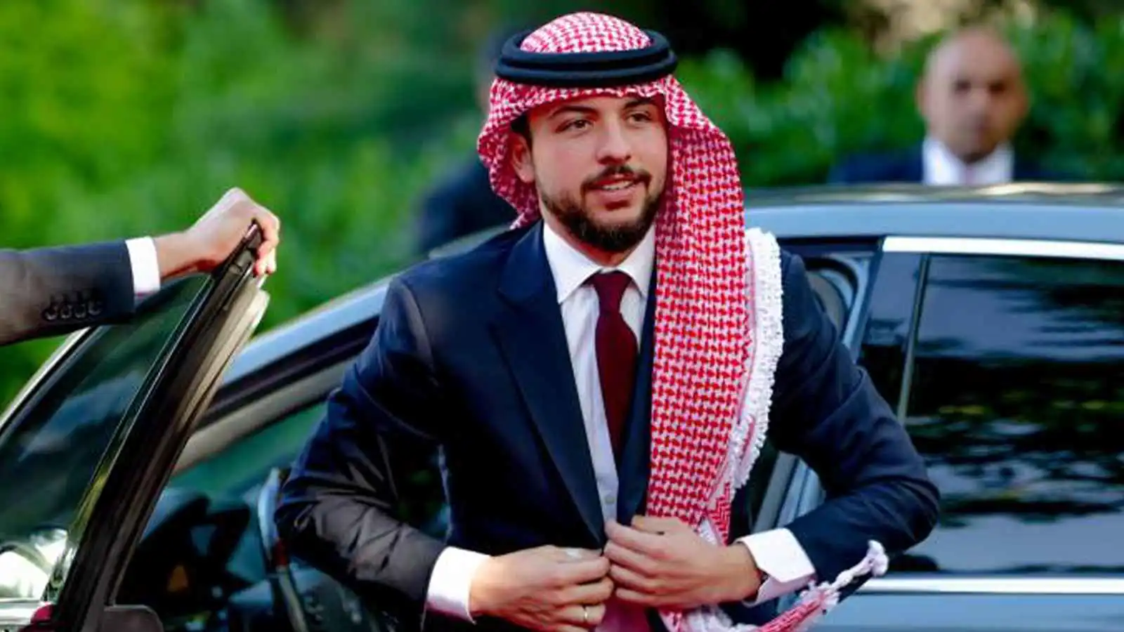 الأمير الحسين يبتسم لعبارة "أحبك وأحب أبوك".. ما القصة؟