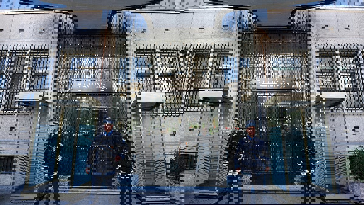 وزارة الداخلية التونسية تخضع برلمانيين للإقامة الجبرية