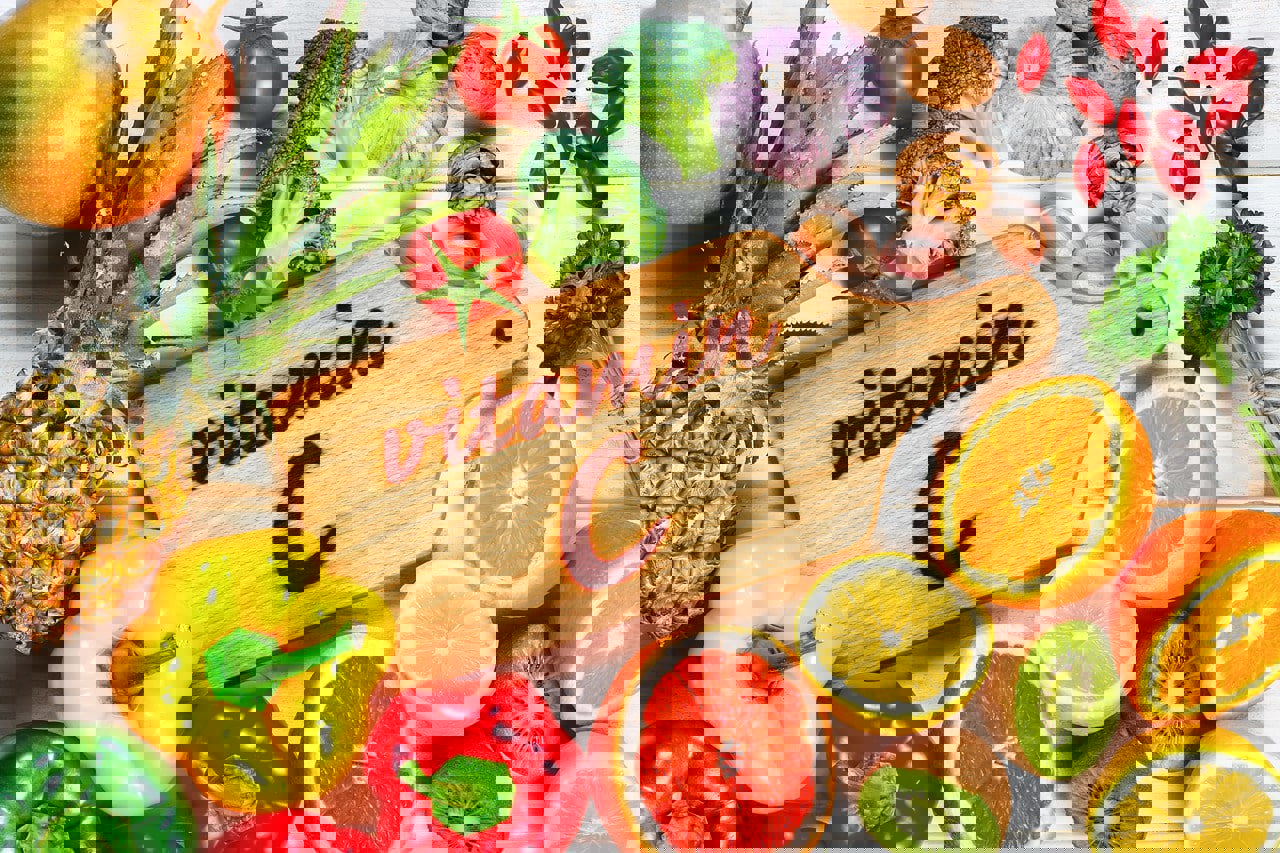 مع اقتراب الشتاء.. ما فعالية "فيتامين سي" في علاج نزلات البرد؟