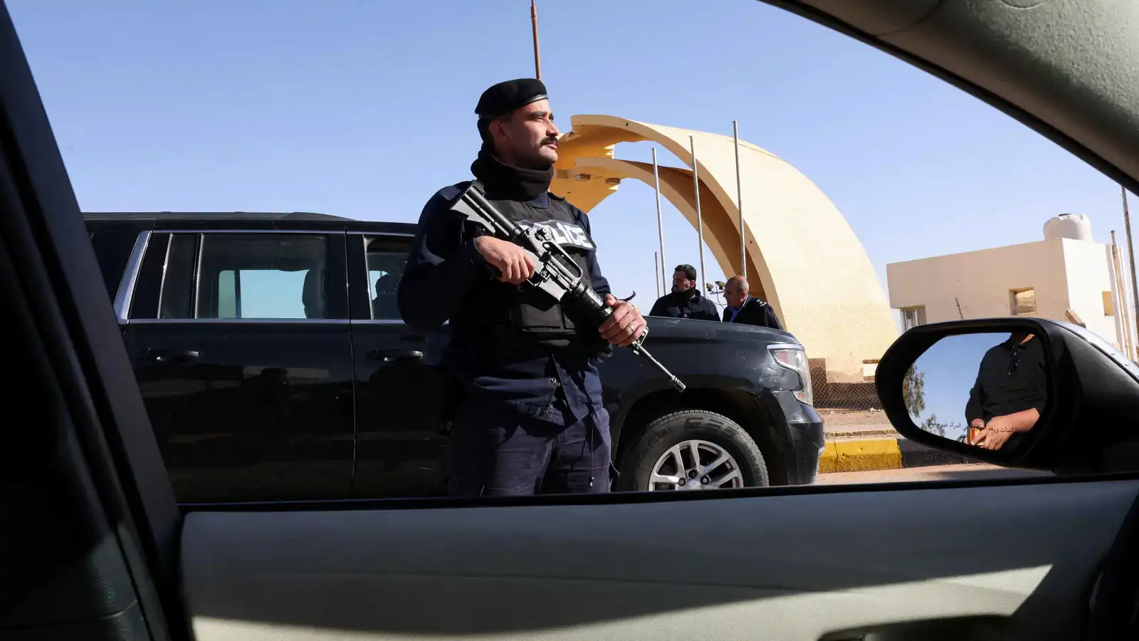 استهداف برج مراقبة داخل الأراضي الكويتية بمسيرات من العراق (فيديو)