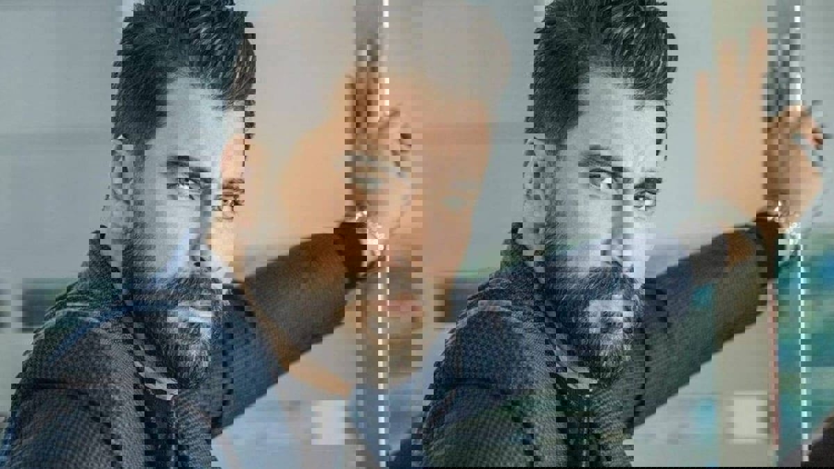 معتصم النهار "يقص" صورة طليقته خلال لقاء عائلي بميسي