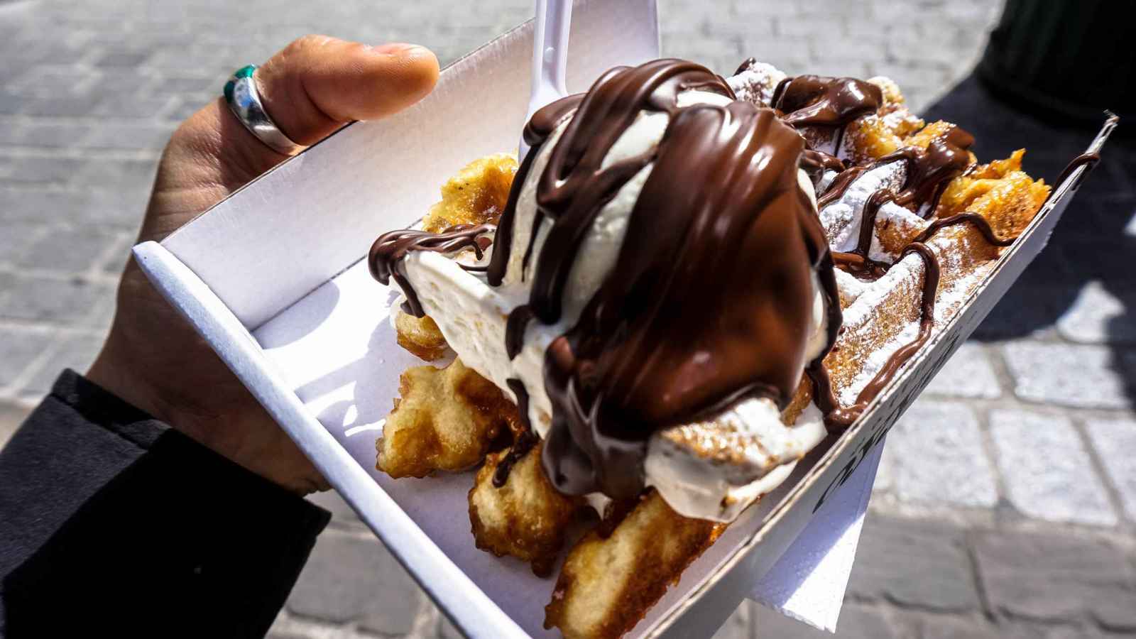 "الوافل".. أشهى أنواع "سياحة الطعام" في بلجيكا (صور)