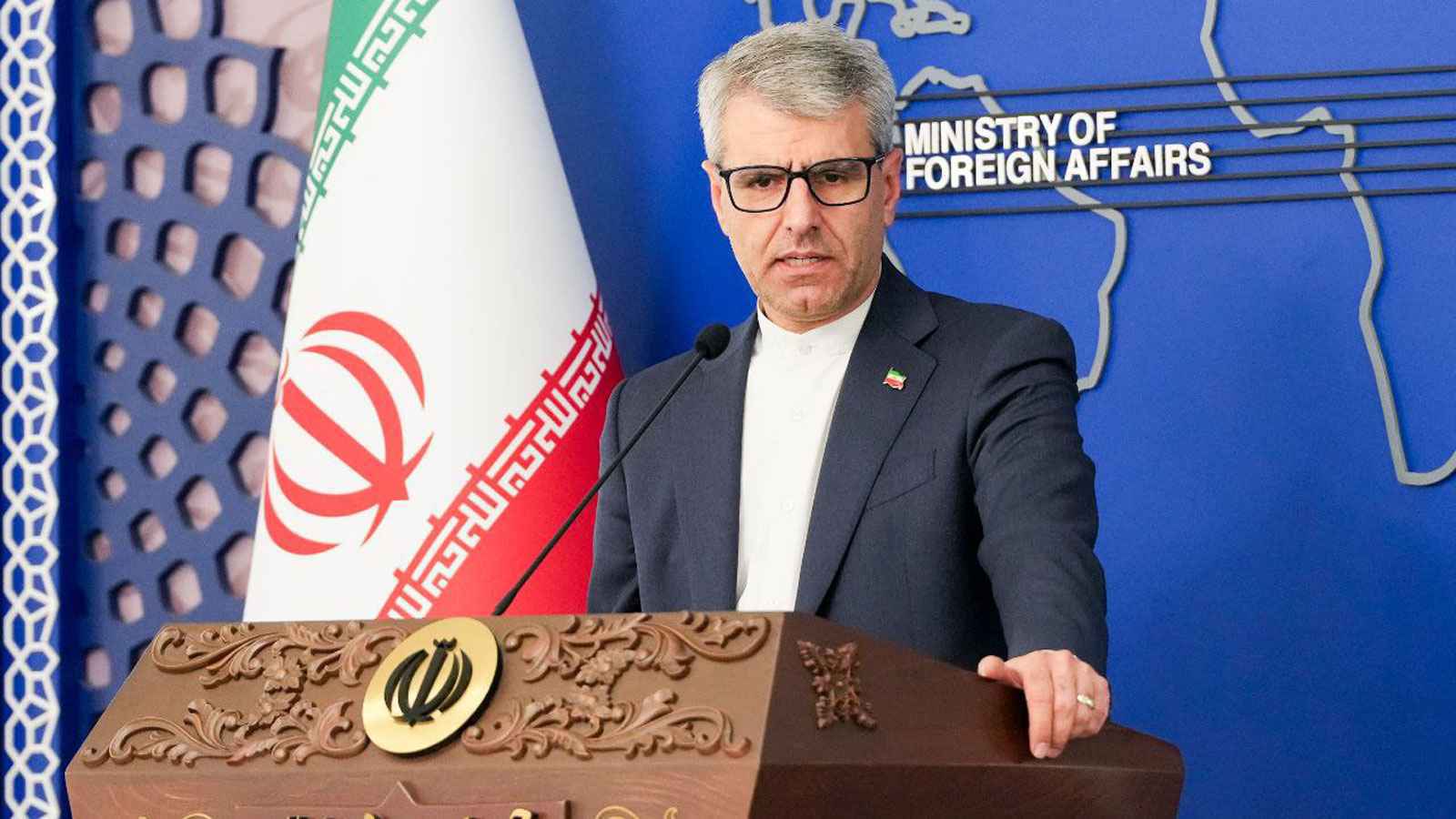 "تناقض دعوات الحوار".. إيران تعلق على العقوبات الأمريكية