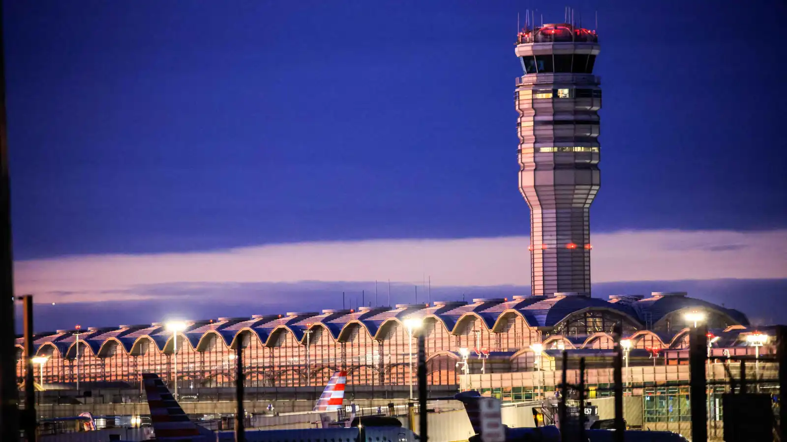 مطار ريغان الأمريكي يستأنف رحلاته بعد إنذار حريق