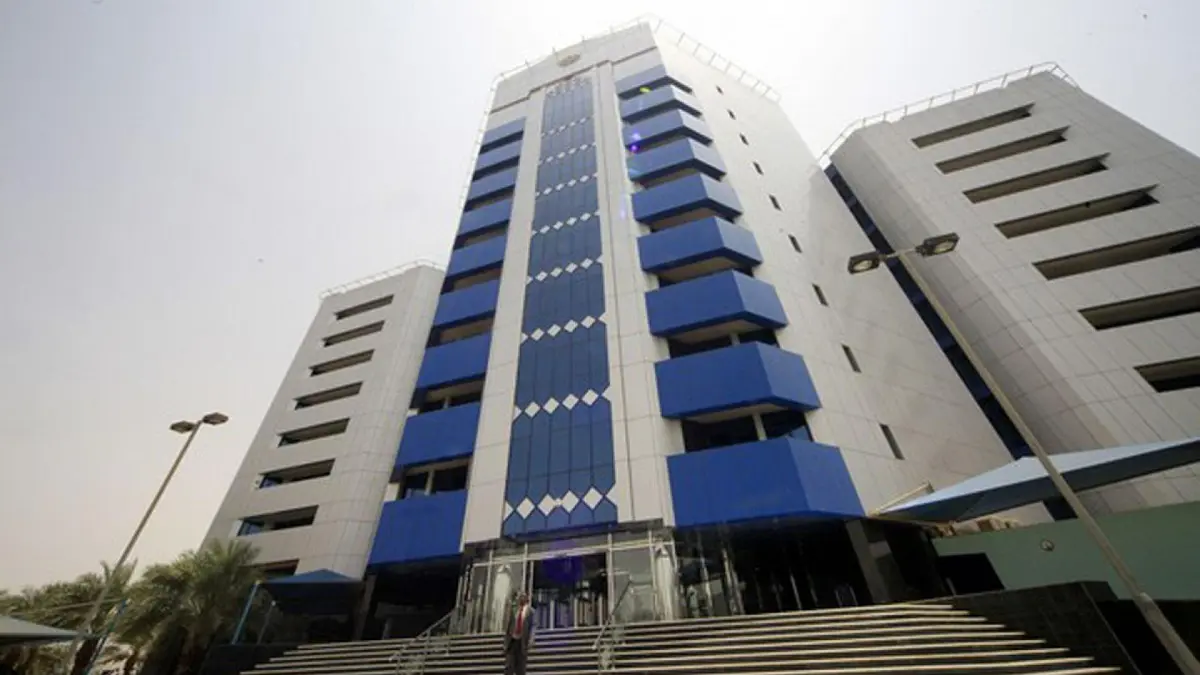 بنك السودان المركزي يرفع سعر العملة إلى 45 جنيهًا للدولار