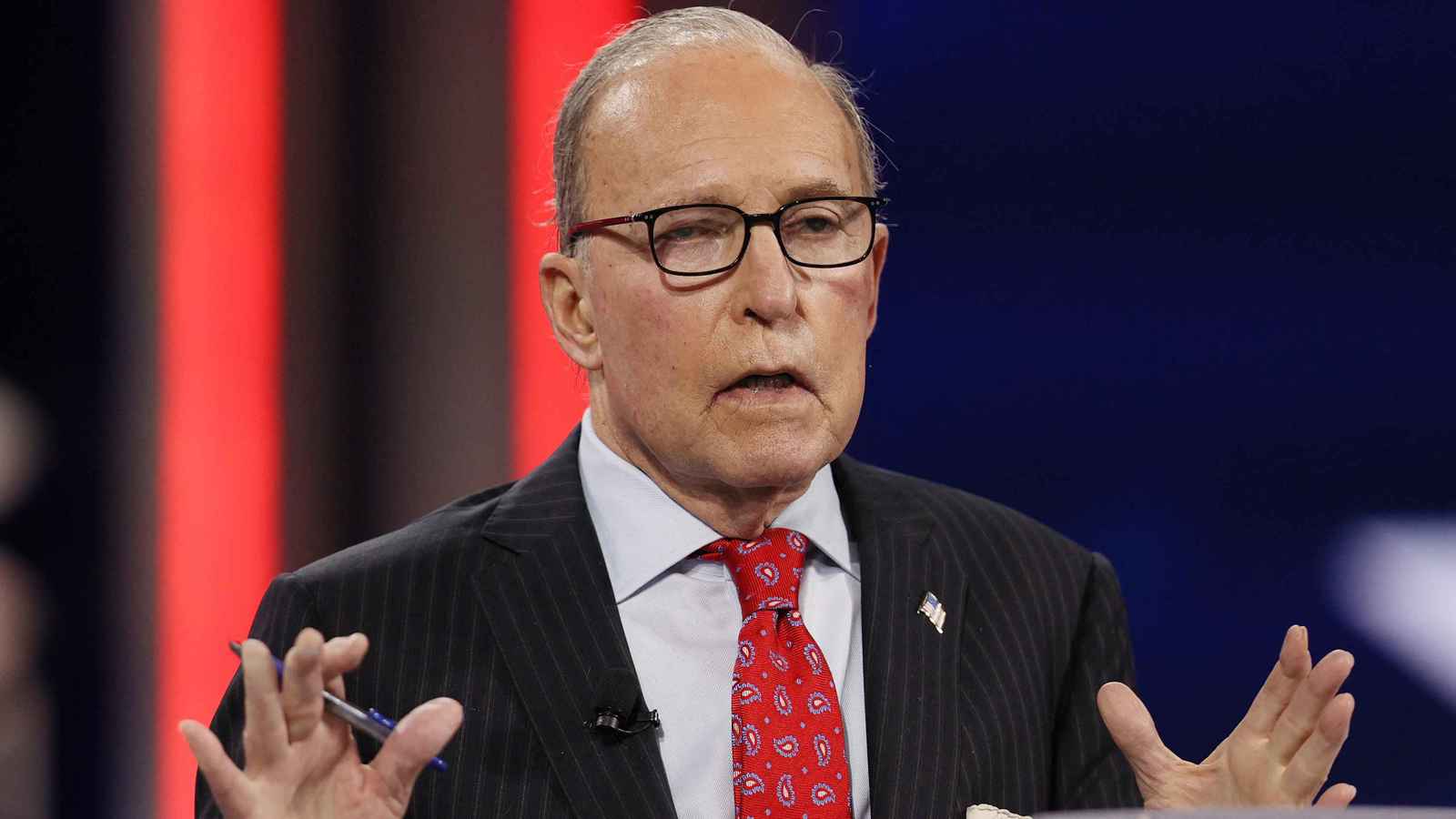 ترامب يدرس تعيين لاري كدلو مذيع "فوكس بيزنس" في منصب كبير