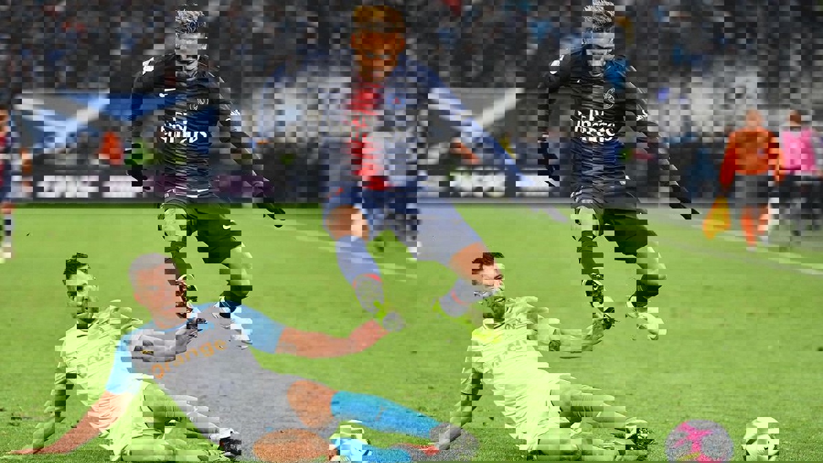 هل يتعاقد نادي برشلونة مع نيمار في يناير؟