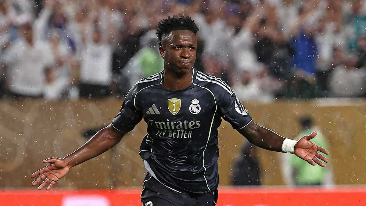 هل اقتحم الهلال السعودي صفقة فينيسيوس جونيور؟