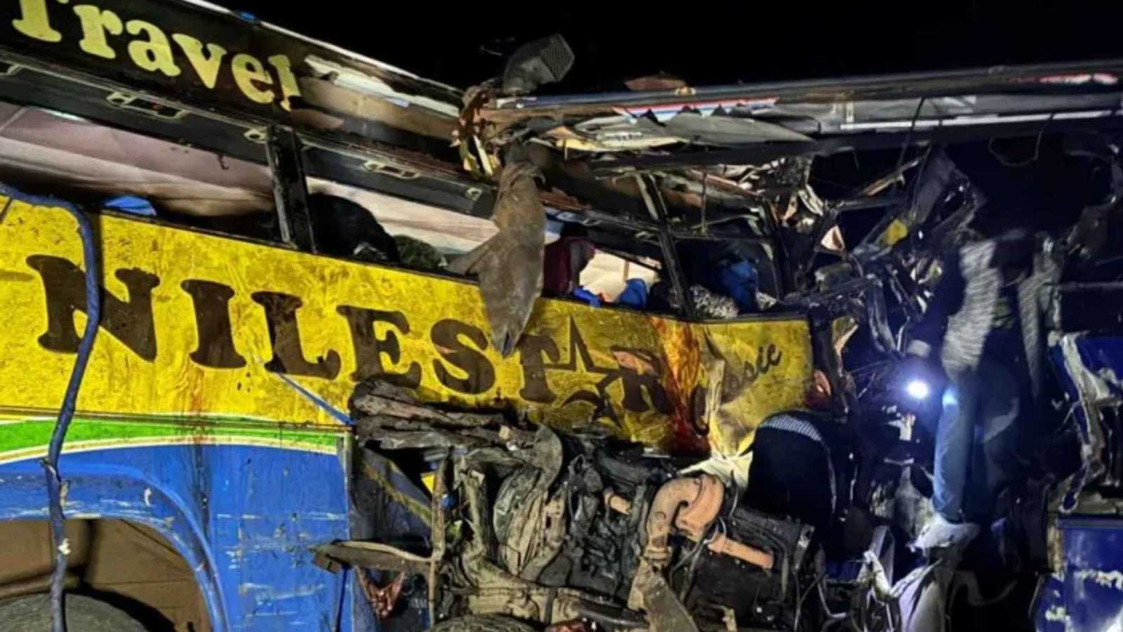 أكثر من 40 قتيل بحادث تصادم حافلتين في أوغندا (فيديو)