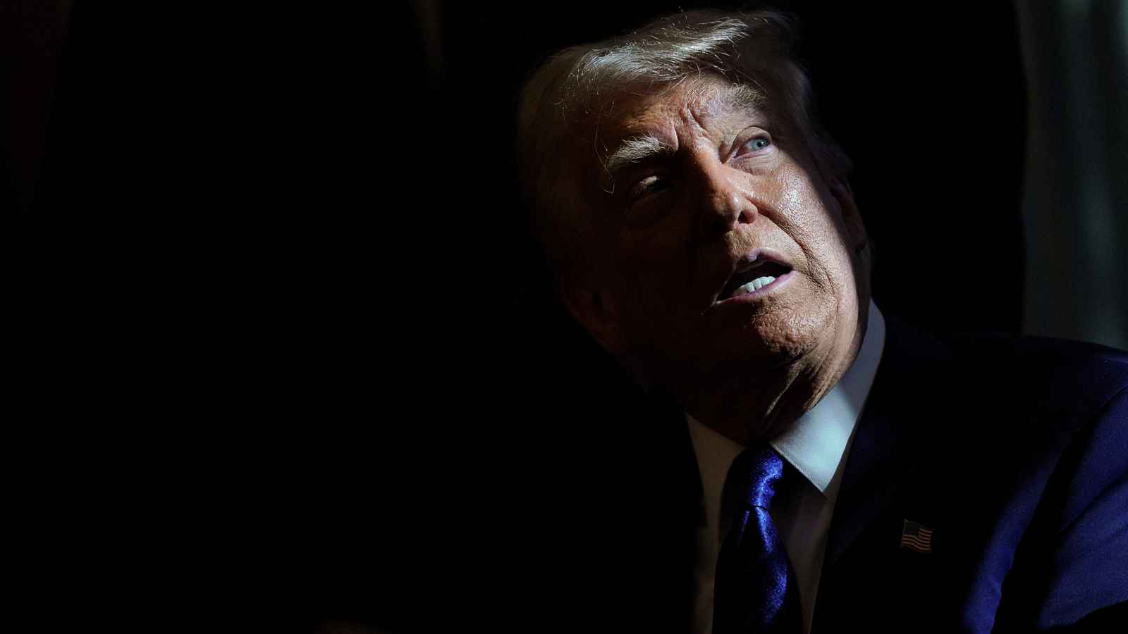 تنفير الحلفاء والإشادة بالخصوم.. ترامب يكسر التقاليد الأمريكية