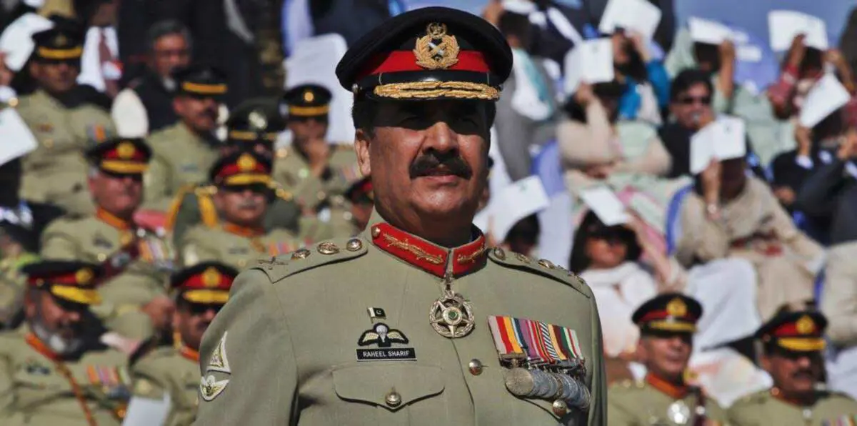 رحيل قائد الجيش قد يكون جيدا للديمقراطية وليس الاستقرار بباكستان