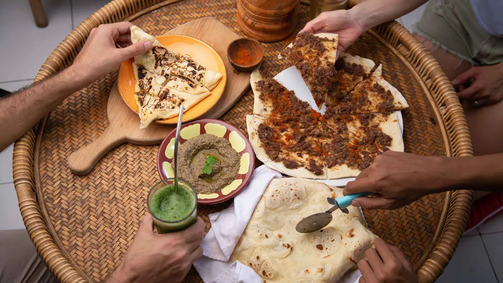 الساعة الذهبية.. هذا أفضل وقت لتناول العشاء