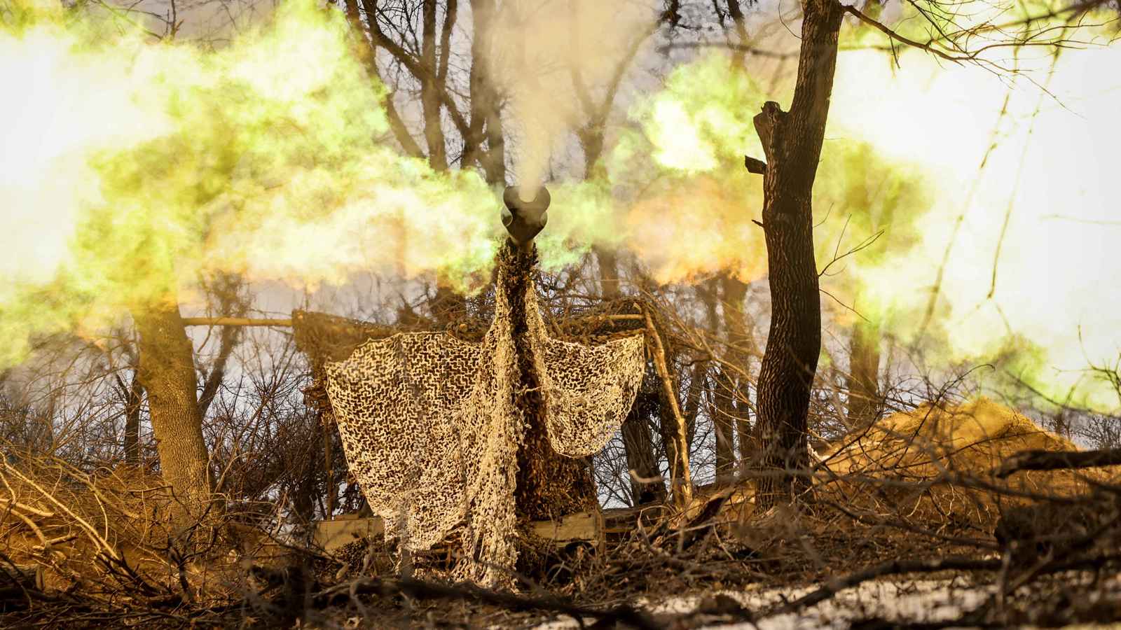 هجوم أوكراني يشعل حريقا بأنبوب لنقل النفط في روستوف الروسية