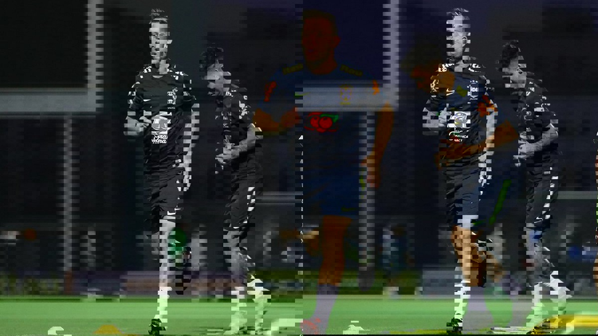 آرثر ميلو غير راضٍ عن موقعه في نادي برشلونة ويشيد بتيتي مدرب البرازيل