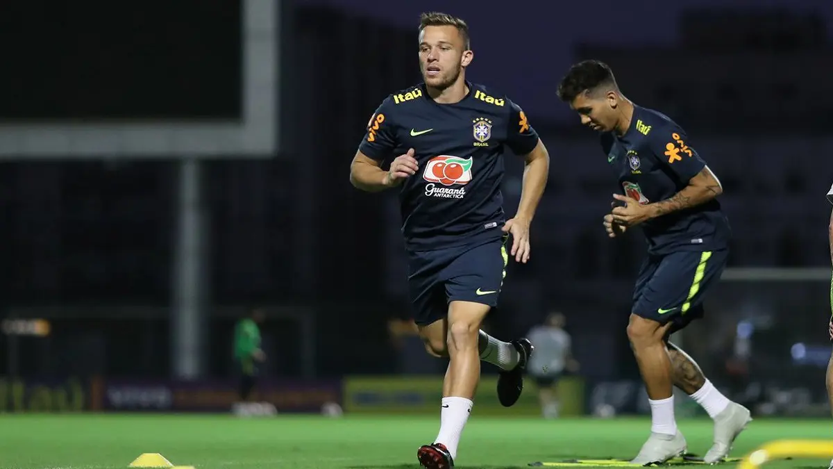 آرثر ميلو غير راضٍ عن موقعه في نادي برشلونة ويشيد بتيتي مدرب البرازيل