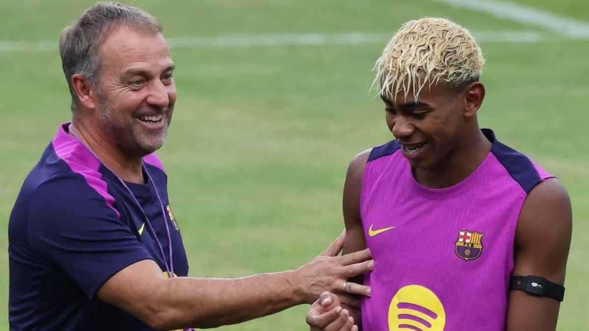 رد فعل مثير من فليك بعد تصرف غير معتاد من لامين يامال (فيديو)