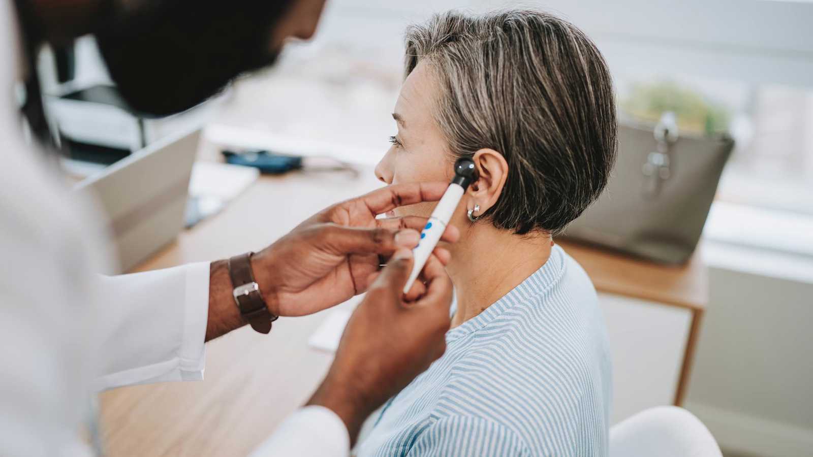 فقدان السمع والبصر قد يرفع خطر الإصابة بأمراض القلب