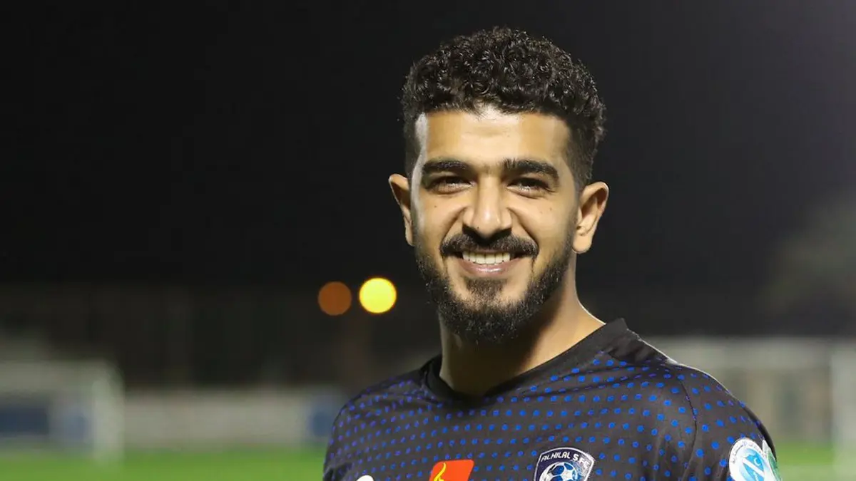 وليد الفراج يدافع عن عبدالله المعيوف حارس الهلال.. ويلمح لتعمد مقارنته بعبدالرزاق حمدالله (فيديو)