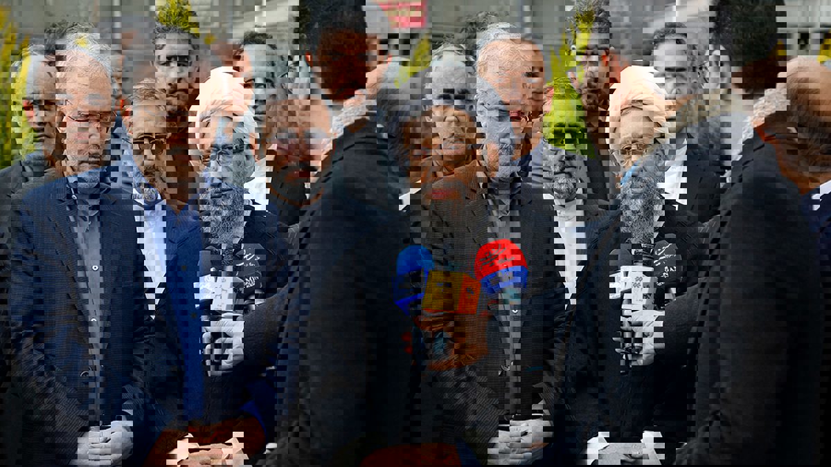 إيران تعتقل مساعدًا لصادق لاريجاني بتهمة الفساد