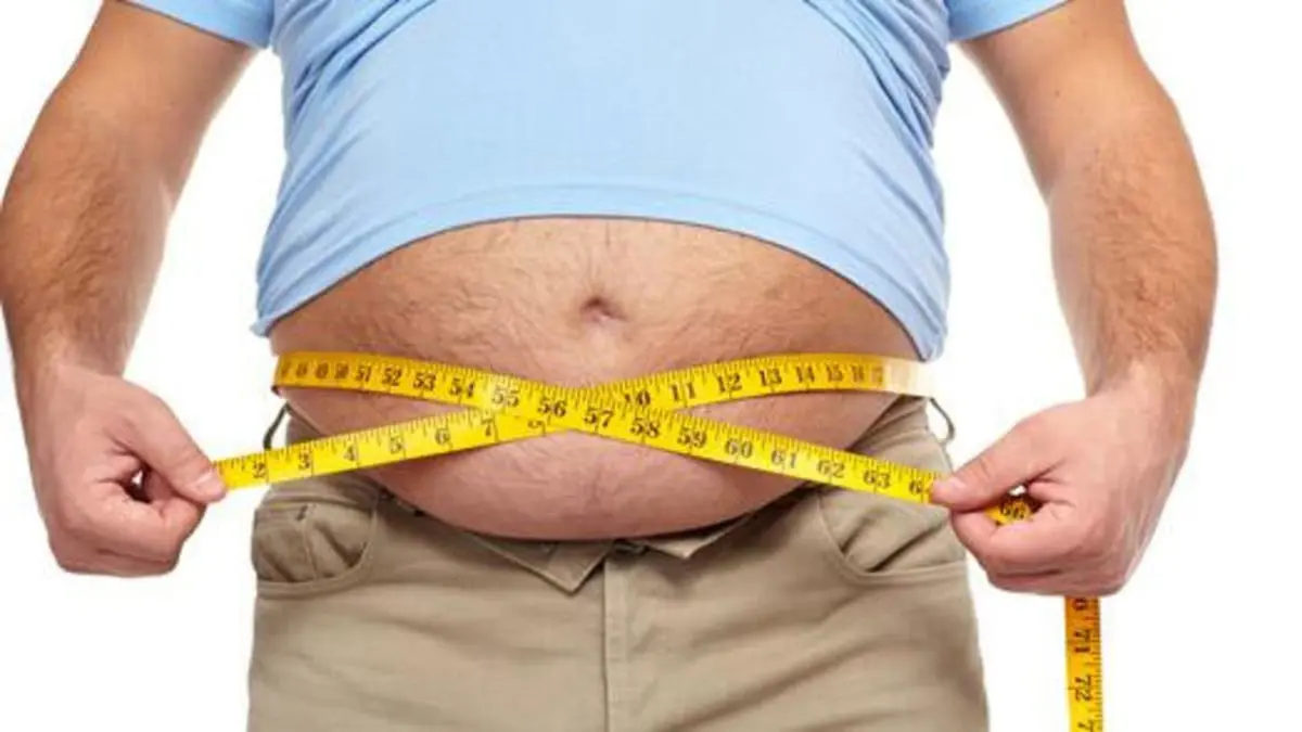 من ضمنها قلة النوم والخبز الأبيض.. عادات تسبب الكرش