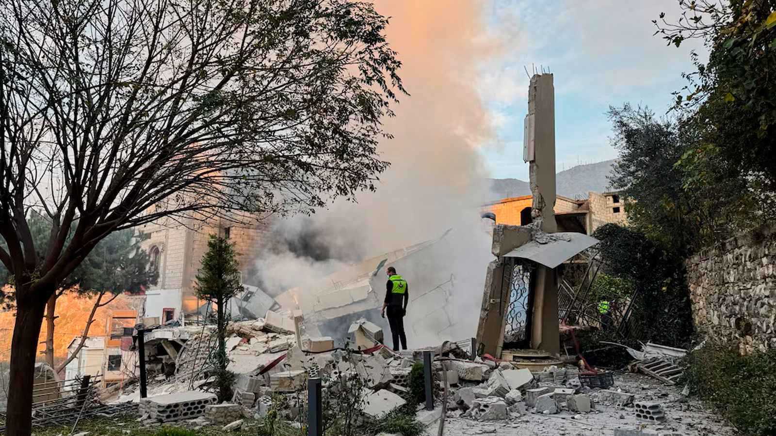 غضب تحت الرماد.. إعادة الإعمار تربك حزب الله وتضع  لبنان أمام "الامتحان الأصعب"