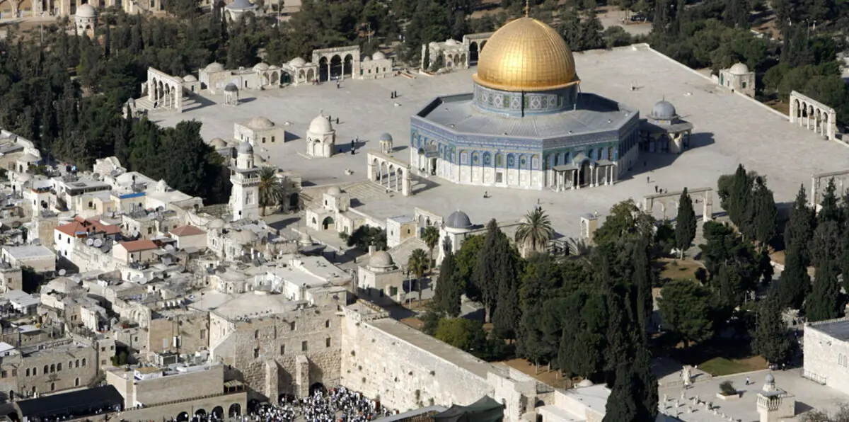 حصار المسجد الأقصى.. الأوقاف الفلسطينية تحذر ونتنياهو يدعو للتهدئة