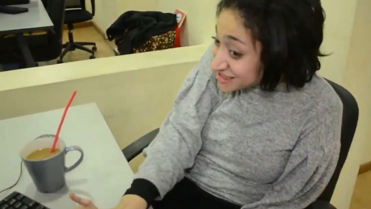 ريم يحيى.. تحدت "الشلل الدماغي" وحصلت على ماجستير ووظيفة "مسوق إلكتروني" 