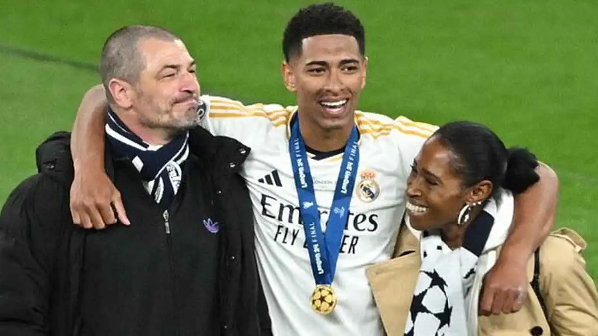 طلاق والد ووالدة بيلينغهام بشكل مفاجئ