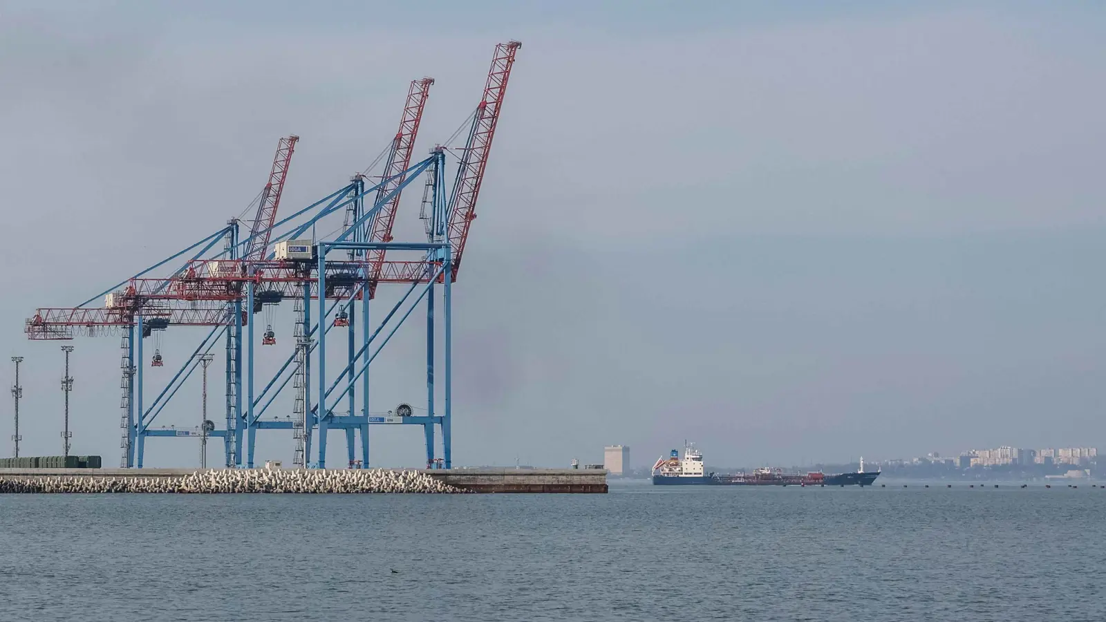 "الممر الأوكراني".. ماذا بعد تأمين كييف "شريان البحر الأسود"؟