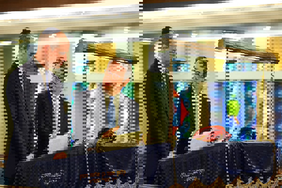 الأمير ويليام يزور كنيساً في لندن لدعم الشباب اليهود (صور)