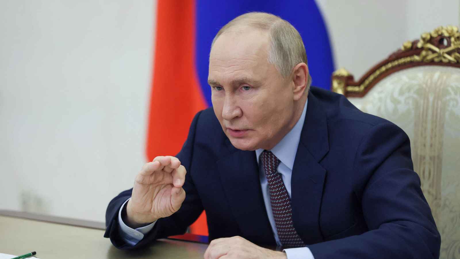 بوتين يحذر زيلينسكي من "الاستفزاز الخطير"