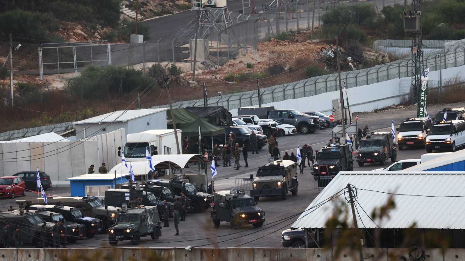 من غزة والضفة.. قوائم أسماء الأسرى الفلسطينيين المفرج عنهم (صور)