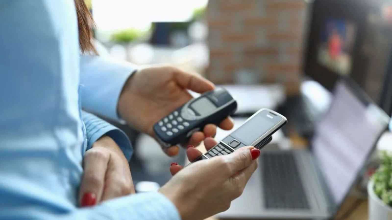 سموم رقمية.. هل تعيد الهواتف القديمة "الصحة العقلية" للشباب؟