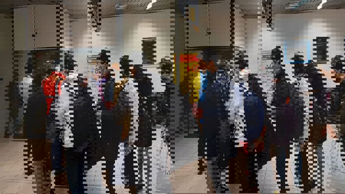 بعد رحلة نزوح منهكة.. ماذا ينتظر عرب أوكرانيا في أوروبا؟