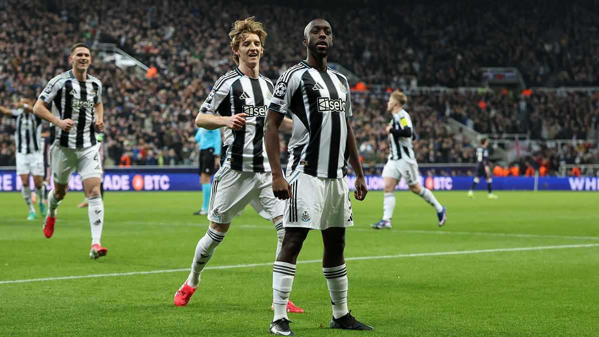 مانشستر يونايتد ينقض على نجم نيوكاسل 