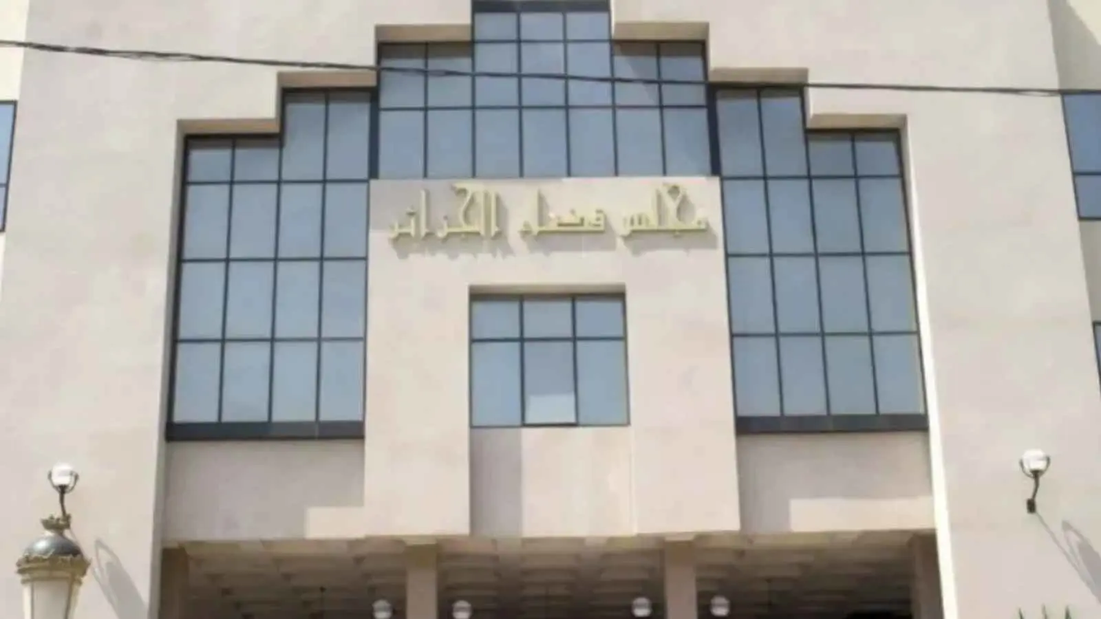 القضاء الجزائري يصدر أحكامه في قضية "الفساد الانتخابي"