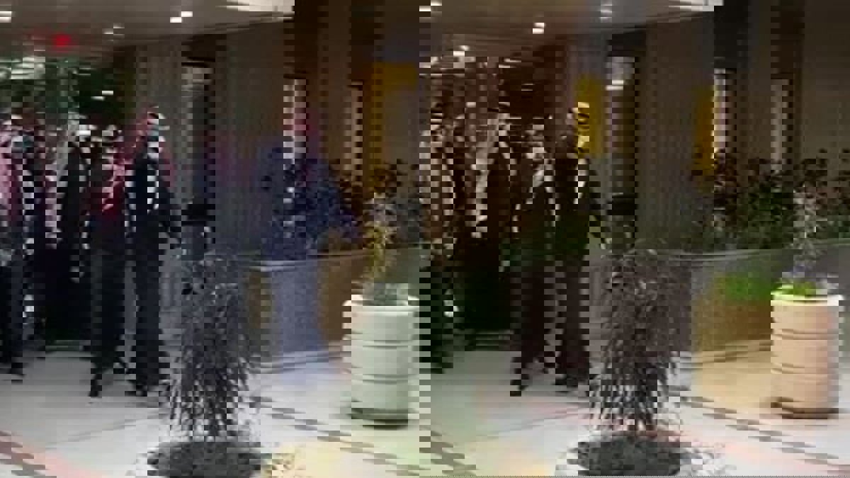 محمد بن سلمان يجري عملية ناجحة لإزالة الزائدة الدودية (فيديو)