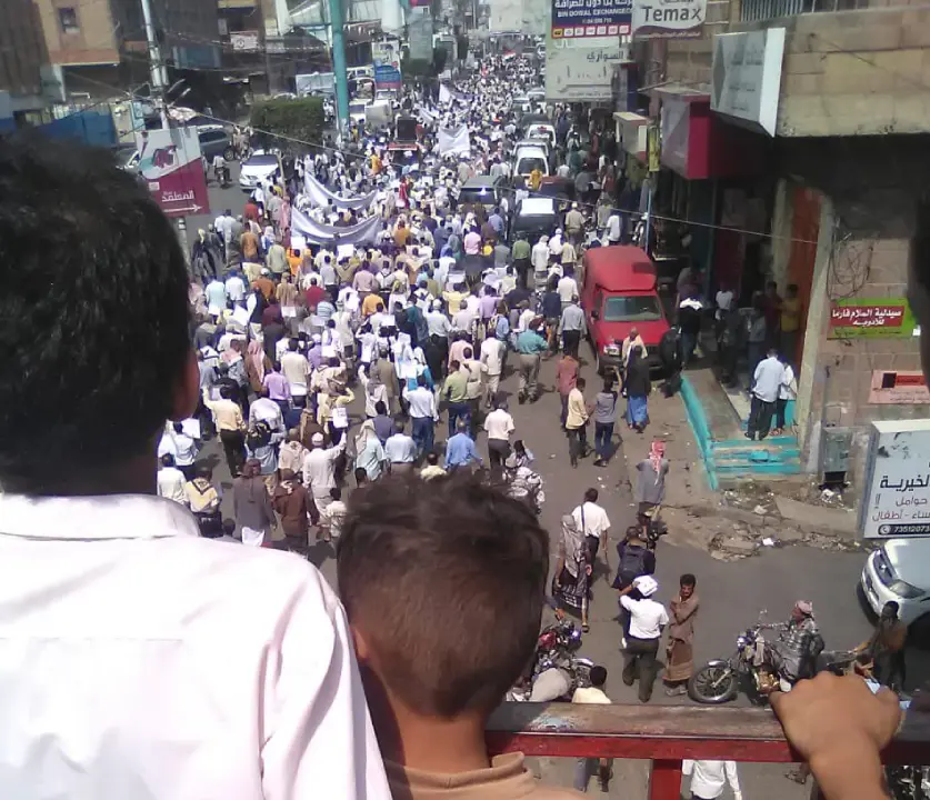 اليمن.. السلطات الأمنية في عدن تفضّ اشتباكًا داميًا بين المهاجرين الأفارقة