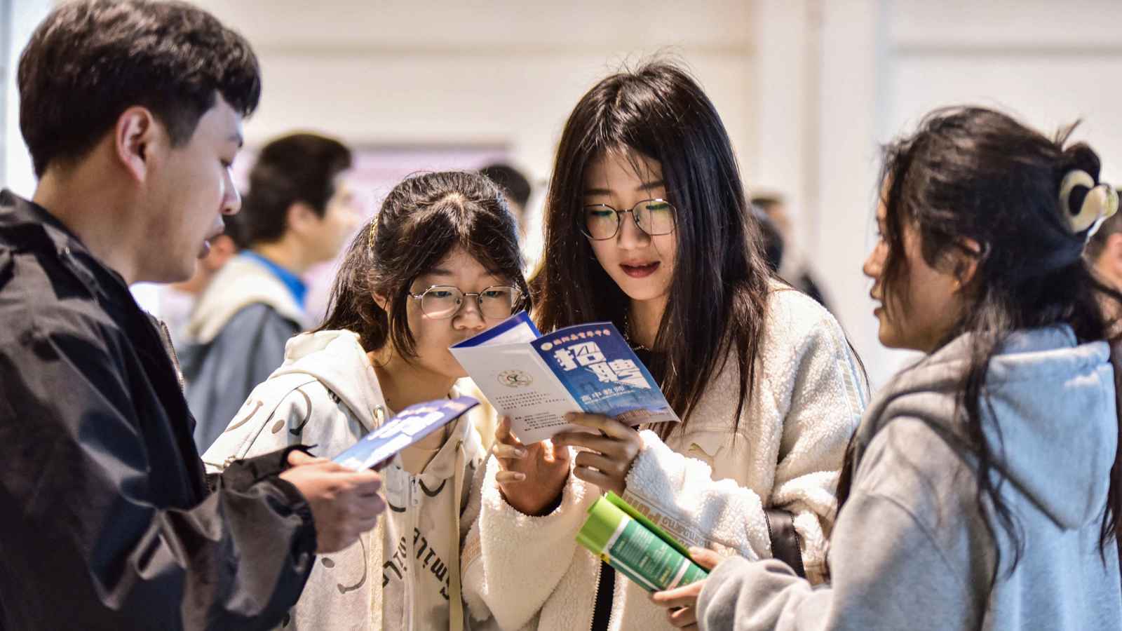 الصين تحذر طلبتها من الدراسة في ولايات أمريكية