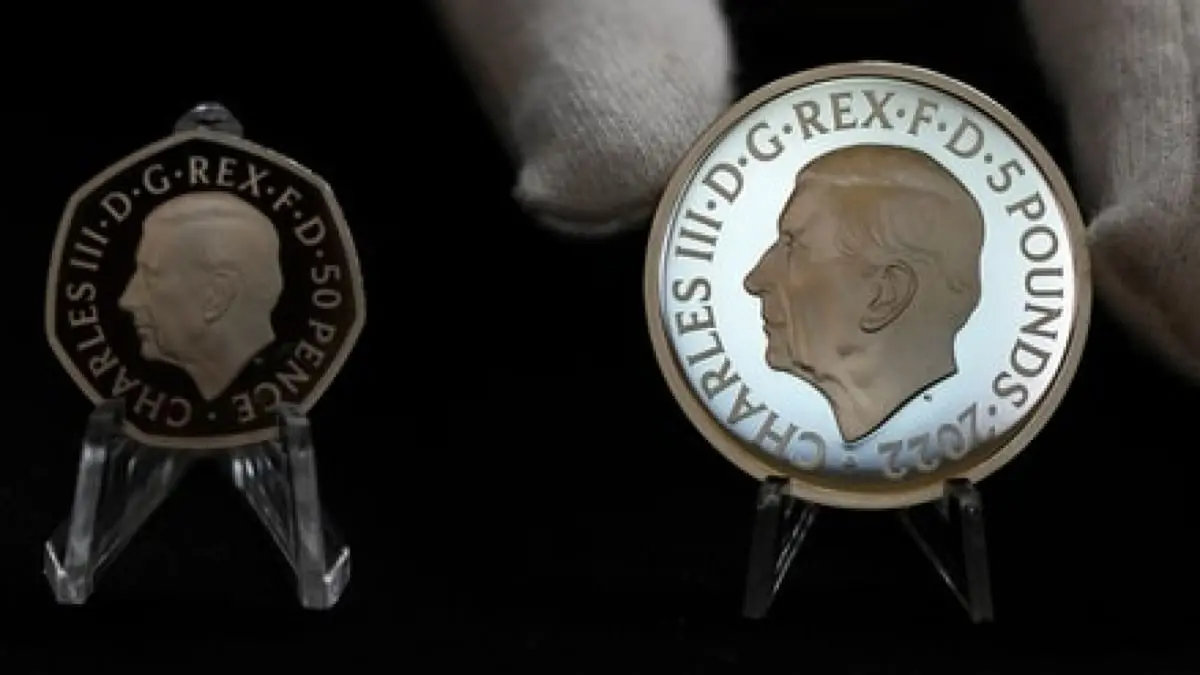 الكشف عن أول عملة بريطانية بوجه الملك تشارلز الثالث