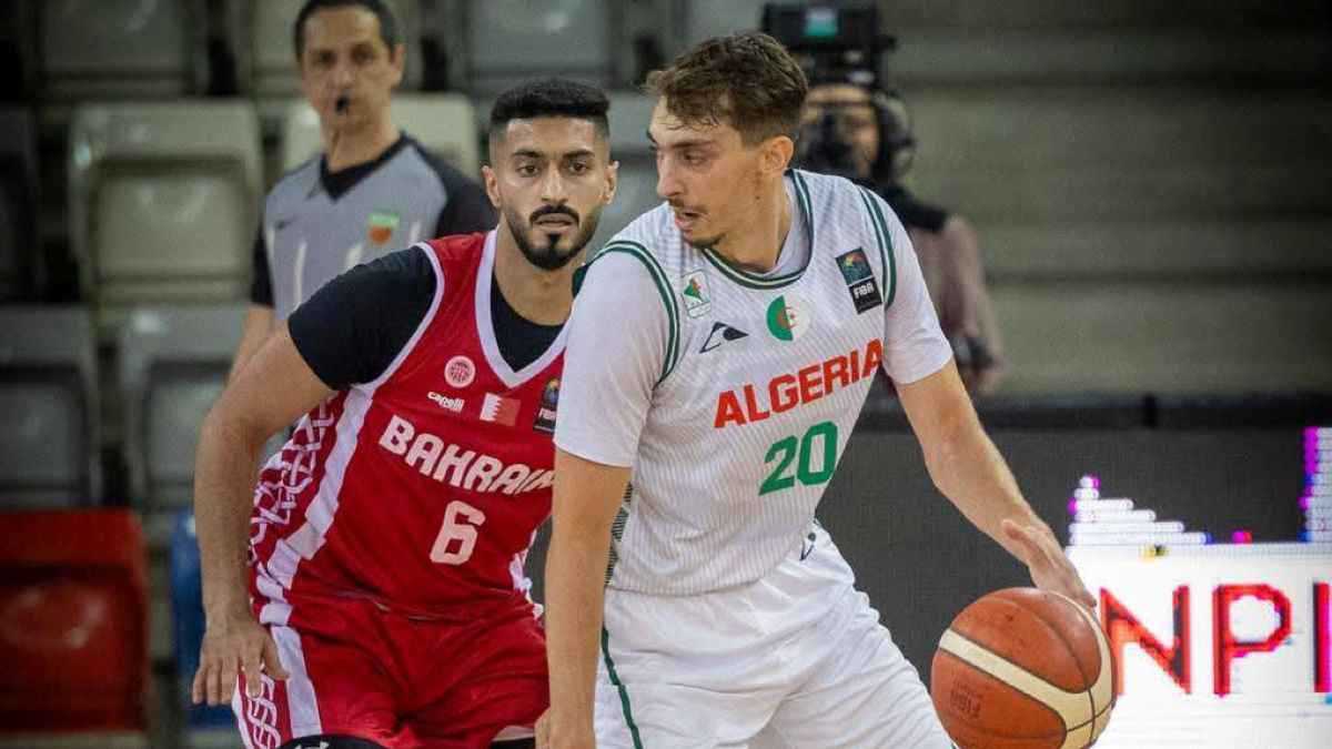 الجزائر تحسم الصراع مع تونس وتتوّج بكأس العرب لكرة السلة