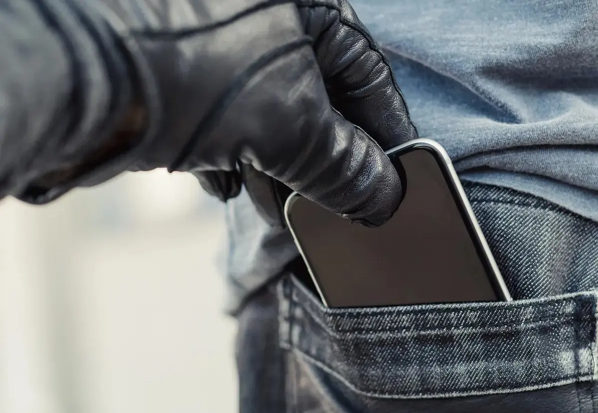 سرقة هاتف (تعبيرية)